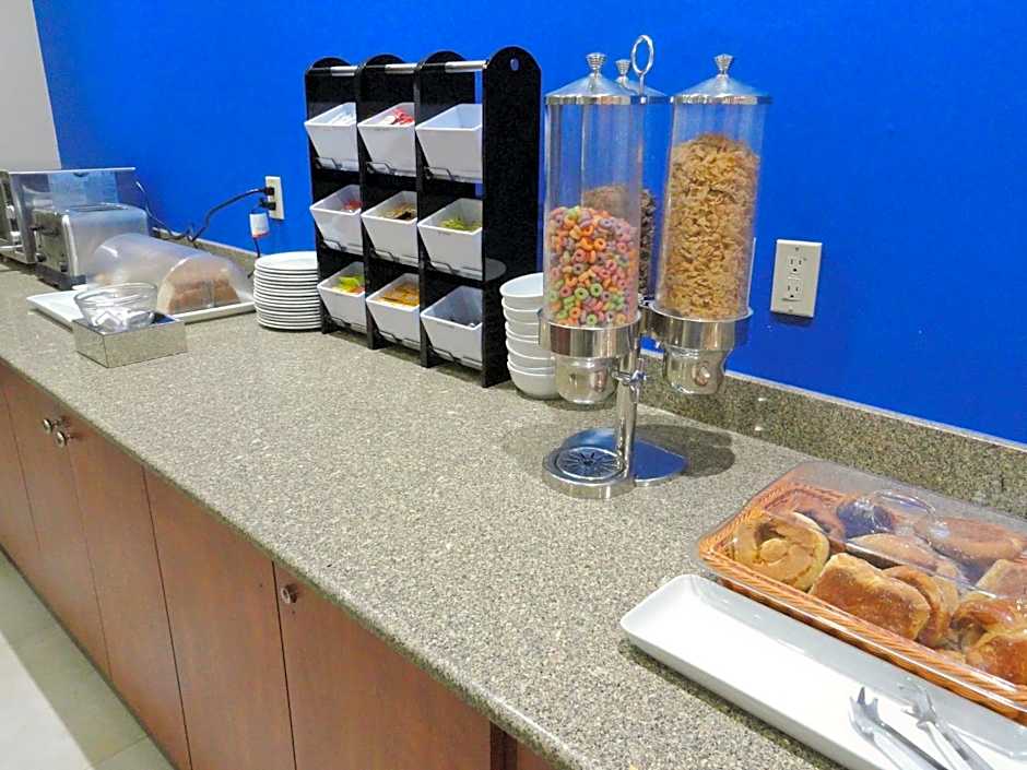 Holiday Inn Express & Suites Toluca Zona Aeropuerto By IHG