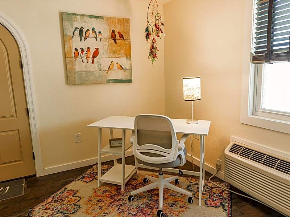 EO Bungalows, Black Hills