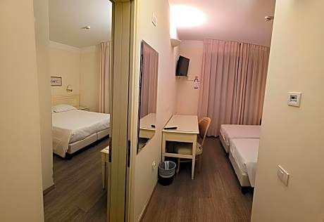 Family Room (2 Adults + 2 Children)