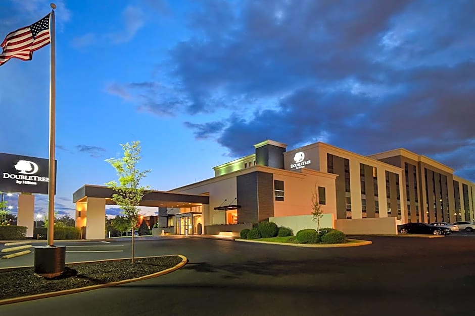 DoubleTree by Hilton St. Louis-Airport