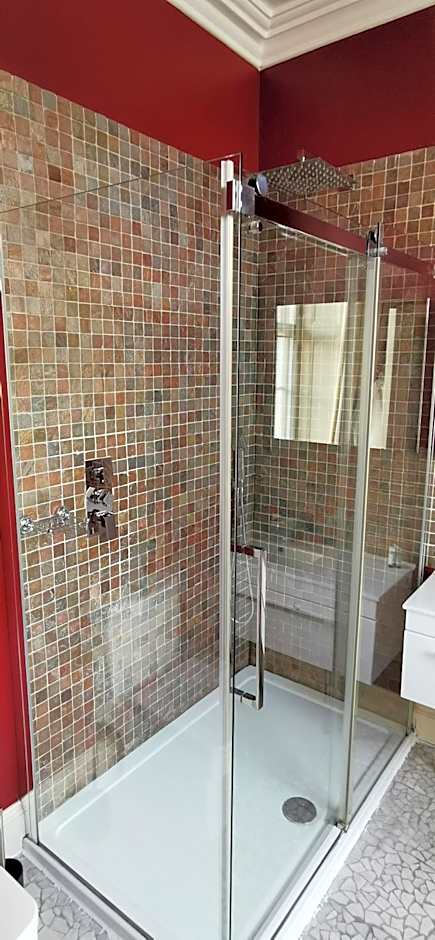 Buccleuch and Queensberry Arms Hotel