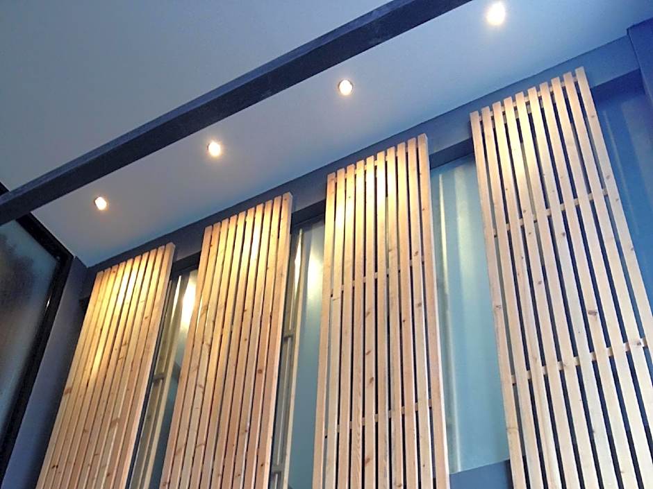 5ive Beach House Hotel