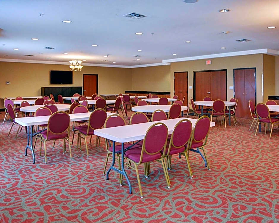 Quality Suites Near Cedar Creek Lake