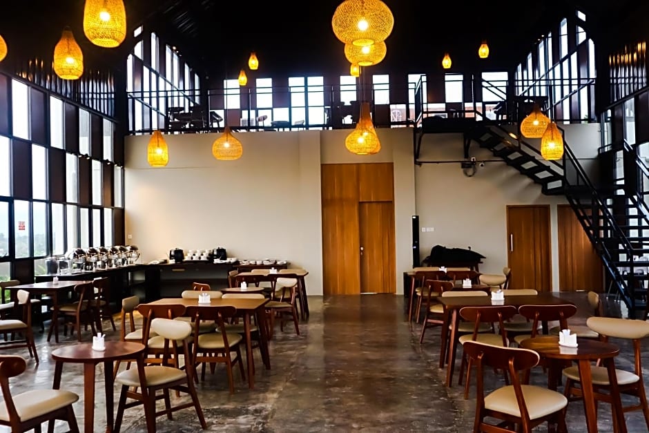 Front One Hotel Gombong