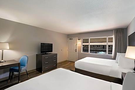 Quadruple Room with Two Queen Beds and Courtyard View - Non Smoking