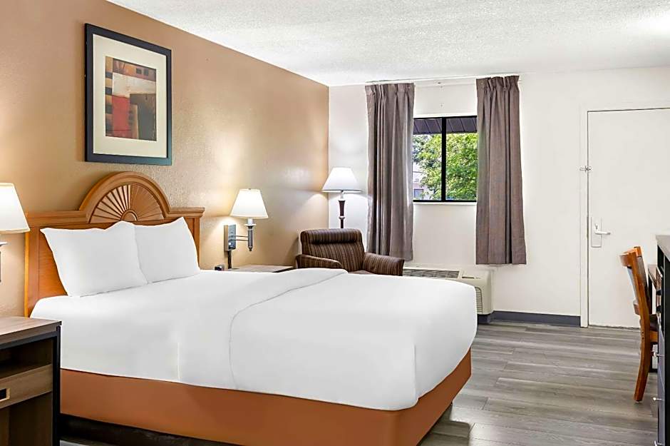 Quality Inn Cleveland Airport