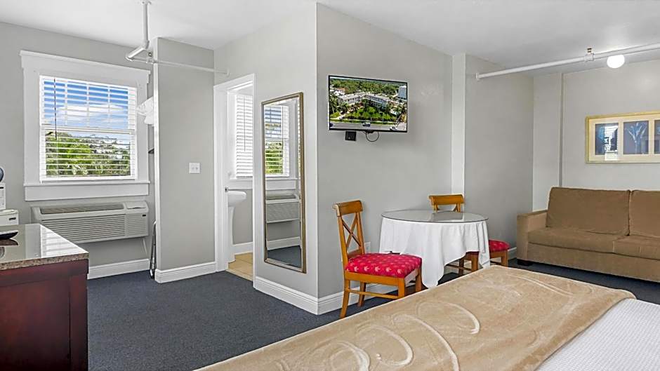 Crystal Bay Historic Hotel