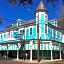 Prytania Oaks Hotel