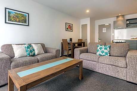 Deluxe One-Bedroom Suite