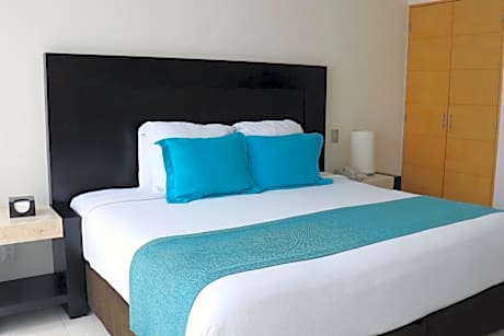 Junior Suite with Garden View
