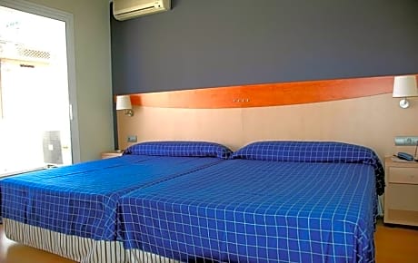 Double Room - 2 Adults + 2 Child Breakfast Included