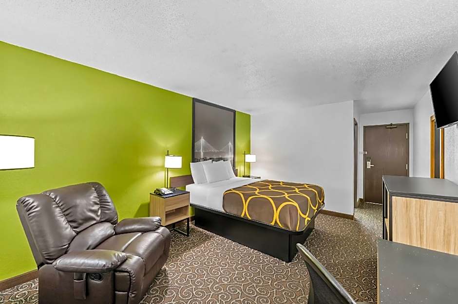 Super 8 by Wyndham Franklin