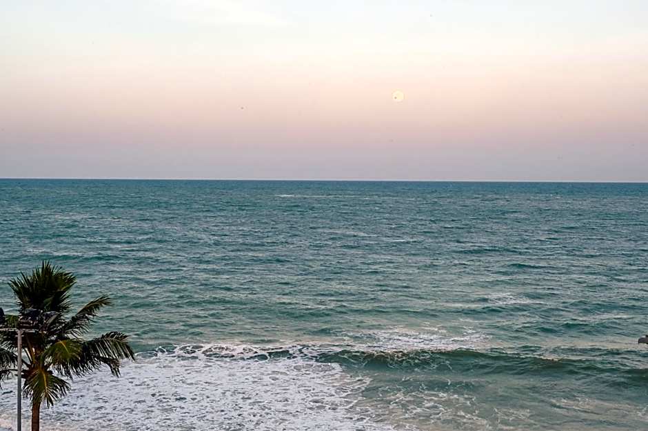 Loft beira-mar com frente e vista para o mar