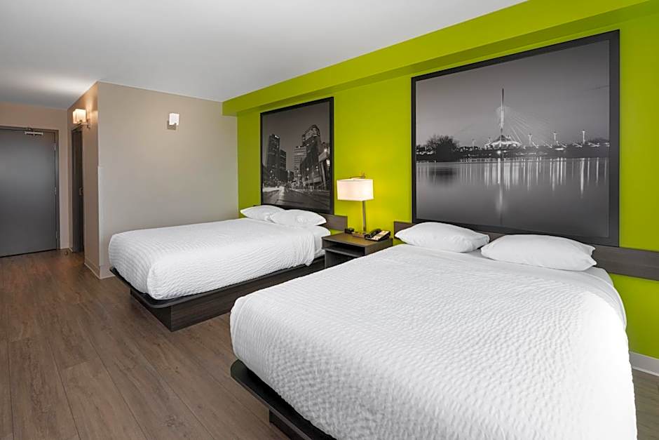Super 8 by Wyndham Winnipeg East MB