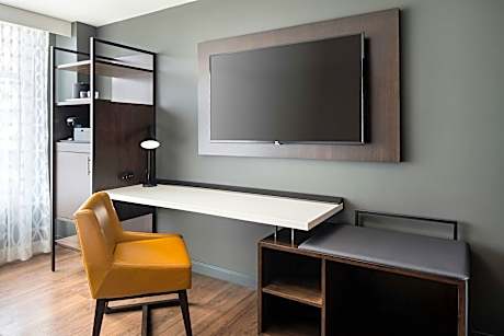 Guest room, 2 Queen, High floor