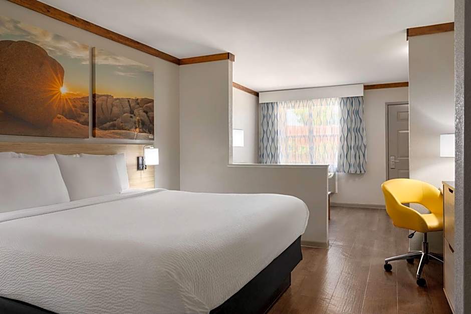 Days Inn by Wyndham Suites Fredericksburg