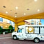 La Quinta Inn & Suites by Wyndham DFW Airport South/Irving