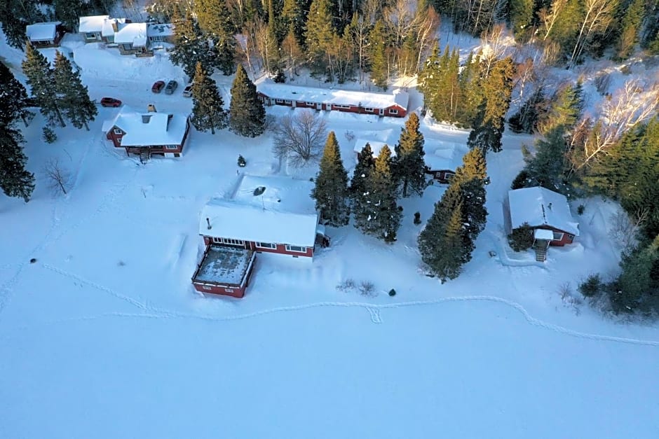 Kan-a-Mouche Pourvoirie Auberge et Chalets