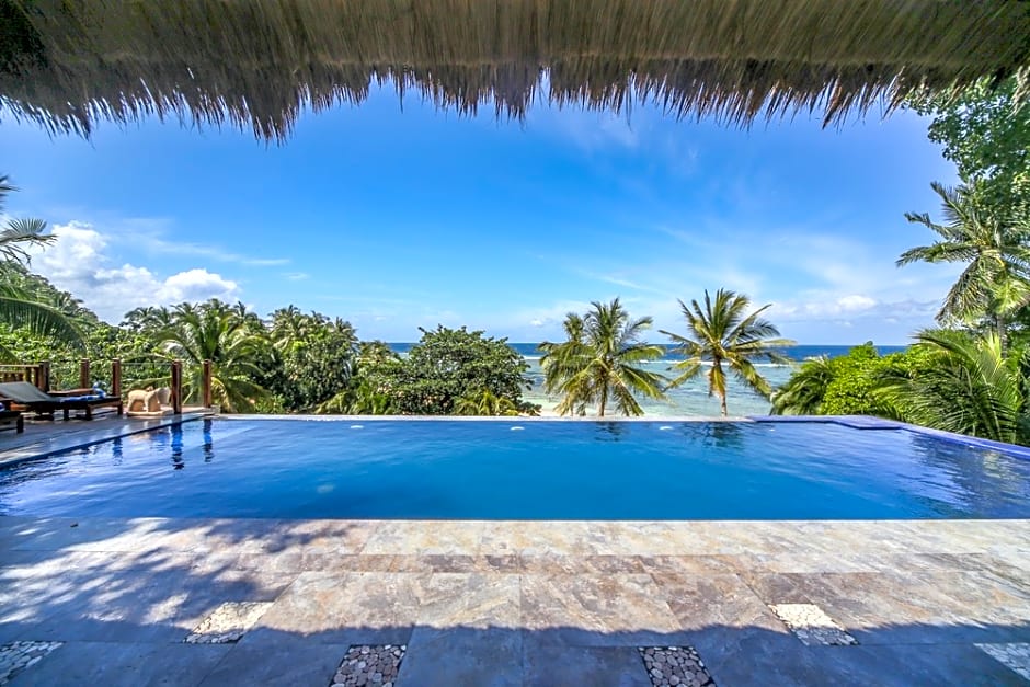 Den Pasar Boracay Exclusive Beach Villa