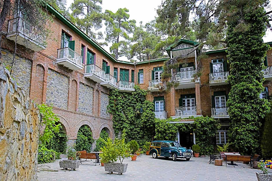 New Helvetia Historic Hotel