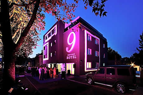 Hotel 9