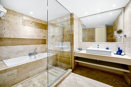 ALUXES ROOM