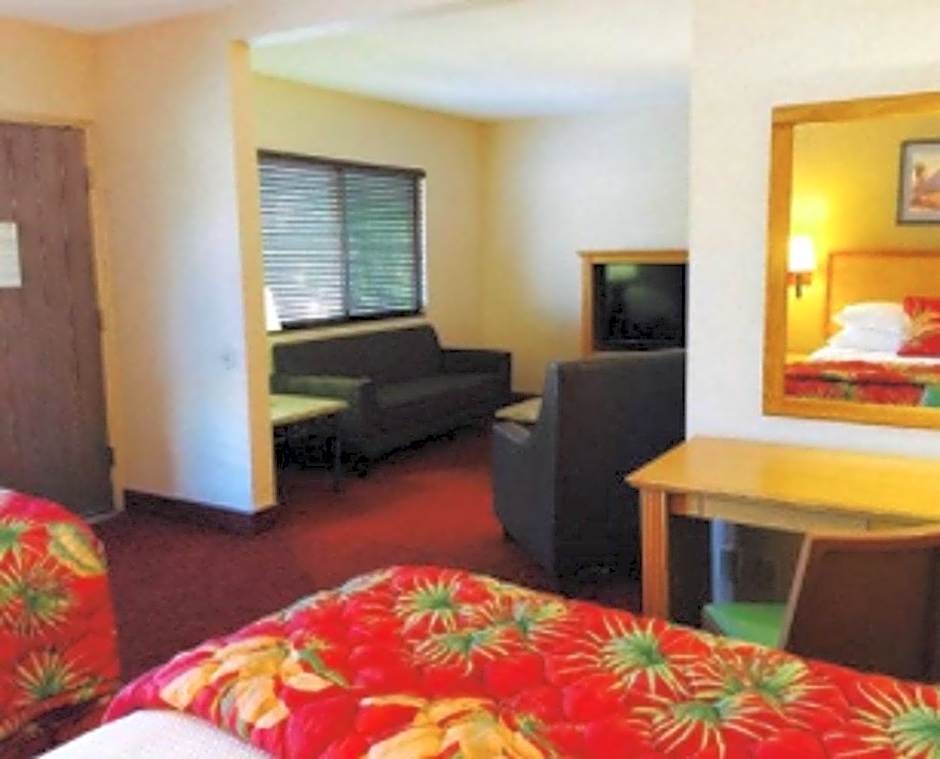 Caliente Tropics Hotel
