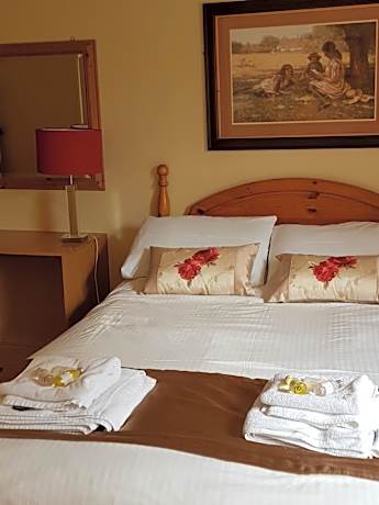 Double Room with Shower and Bath