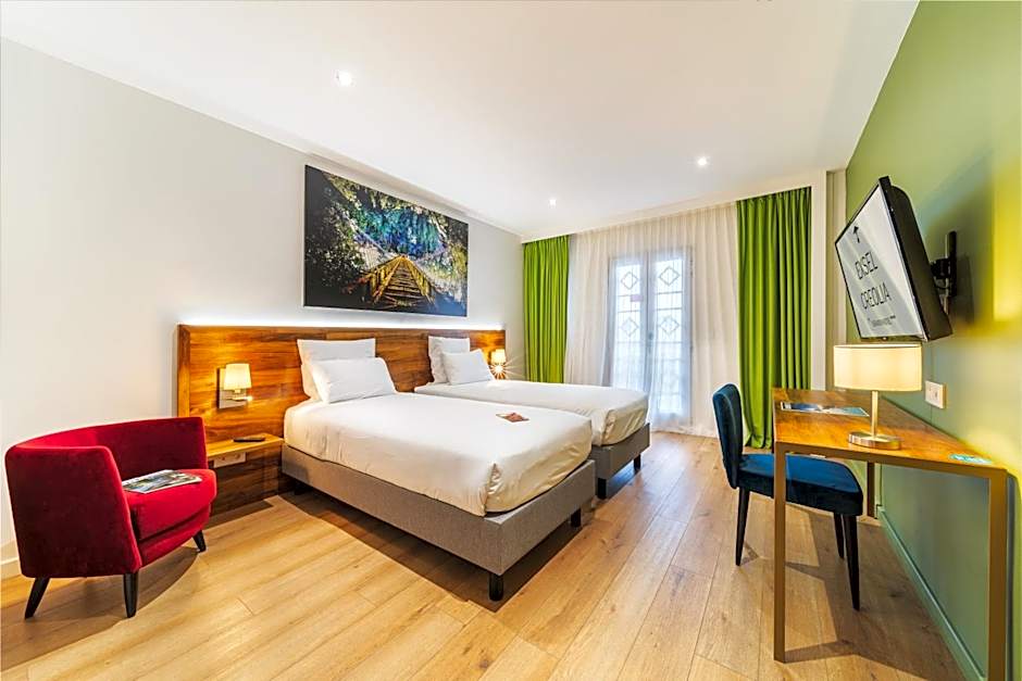 Photo 1 of 5 of Deluxe 2 Beds, Sea View