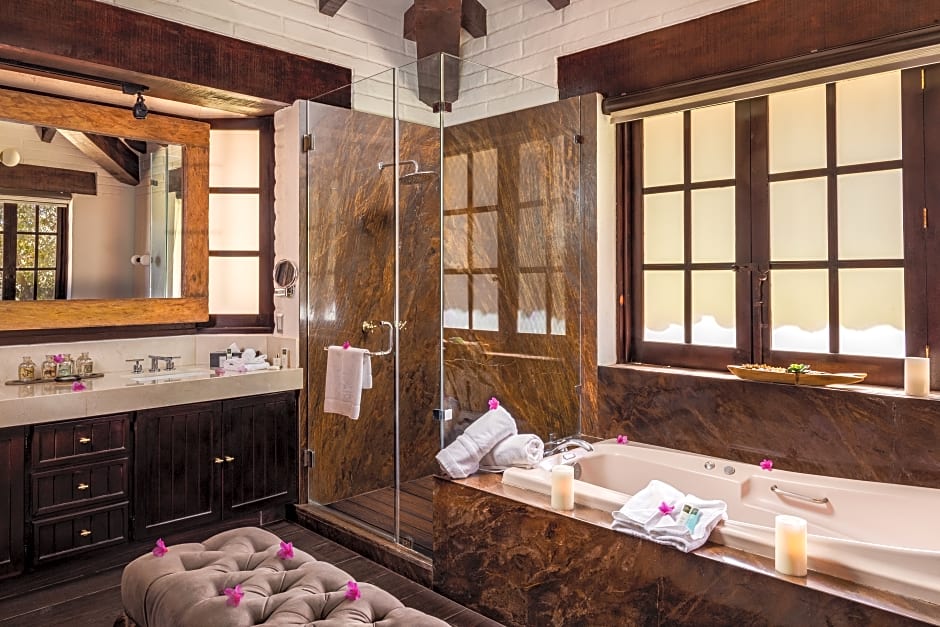 Photo 1 of 4 of Suite