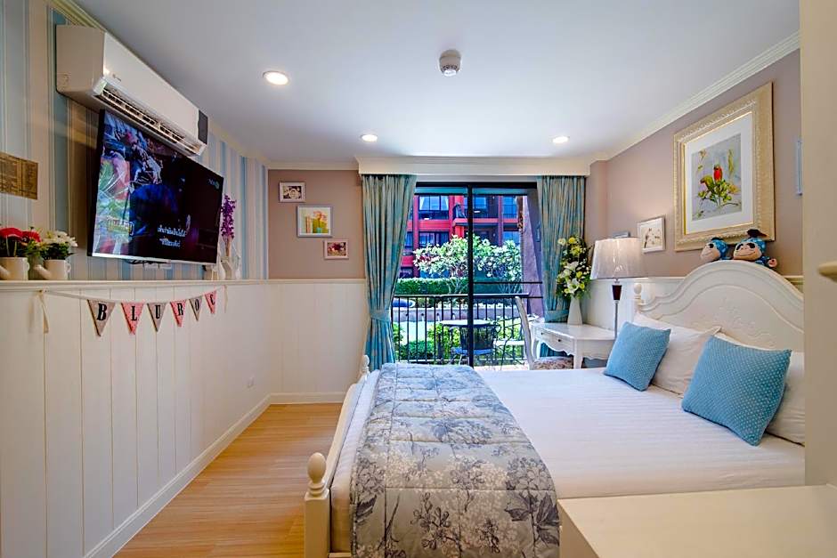 Bluroc Huahin Pool View