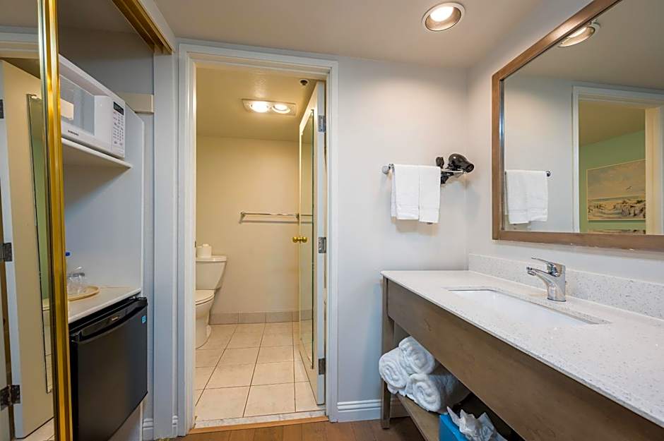 456 Embarcadero Inn & Suites