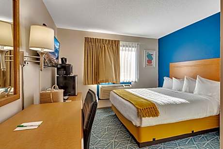 Queen Room with Sofa Bed - Non-Smoking