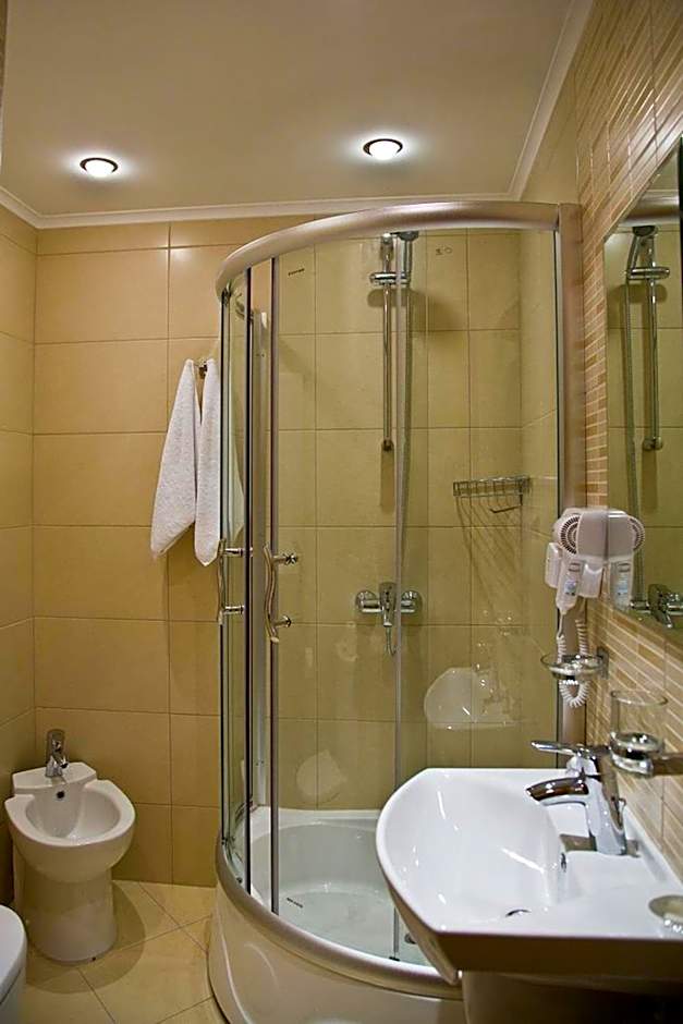 Семеен Хотел Опера