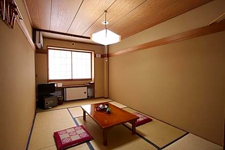 Japanese-Style Triple Room with Shared Bathroom