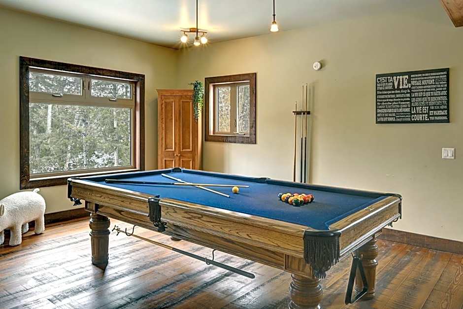 Front RIVER private BEACH 2 HOT TUBS 15 p SAUNA