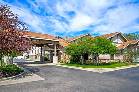 White Pine Inn & Suites