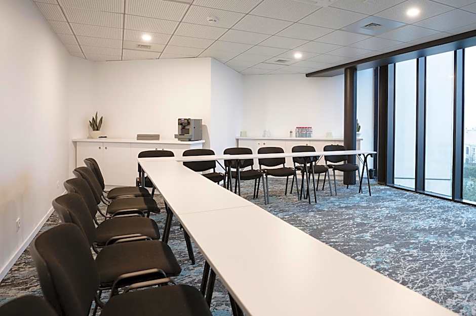 Hotel Dali Val d'Europe Tapestry Collection by Hilton