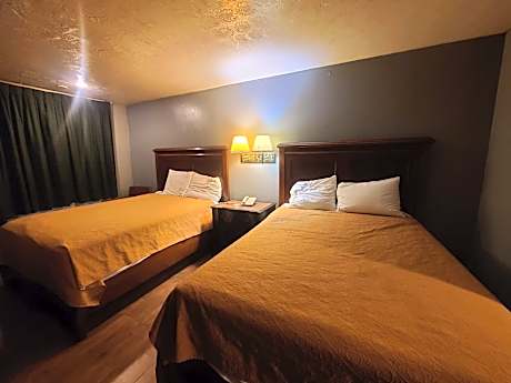 Queen Room with Two Queen Beds - Smoking