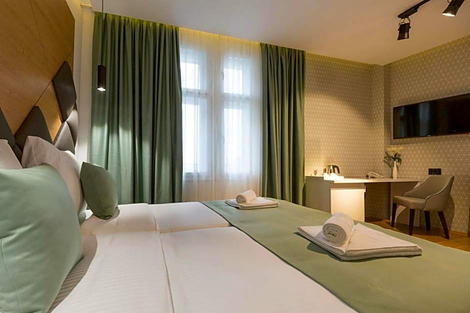 Capital Hotel Garni