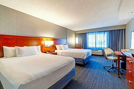 Room, 2 Queen Beds (Mobility/Hearing Accessible, Tub)