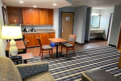 1 King Bed One-Bedroom Suite Non-Smoking