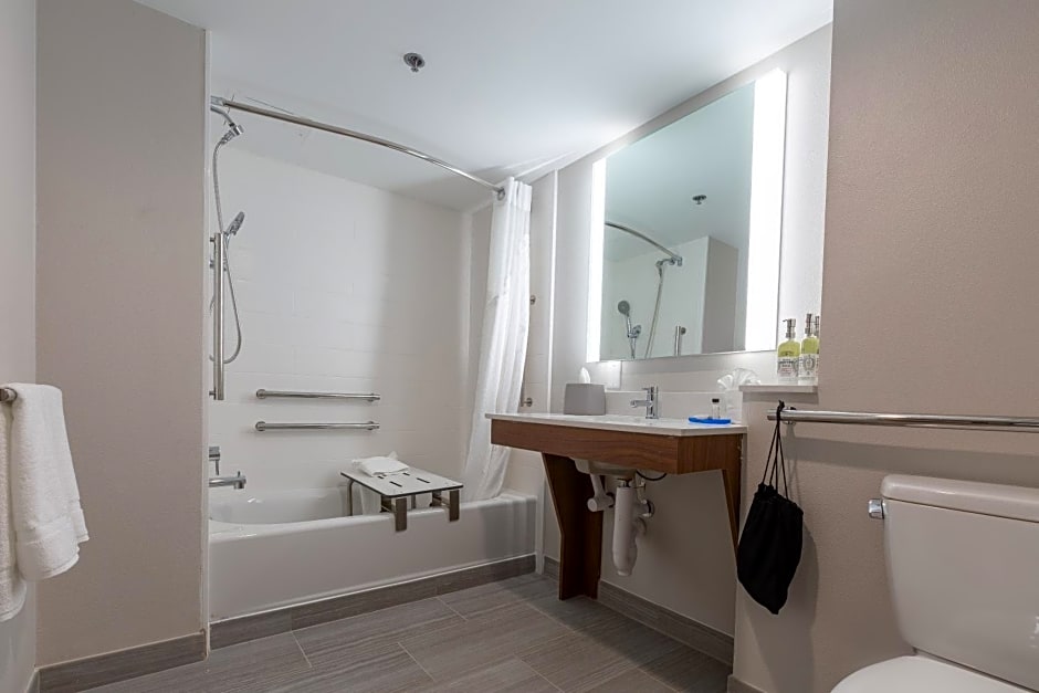 Holiday Inn Express & Suites Arlington North – Stadium Area by IHG
