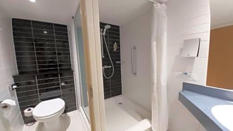 Standard Twin Room with Sofa Bed - Disability Access