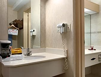 Ramada Newark Airport