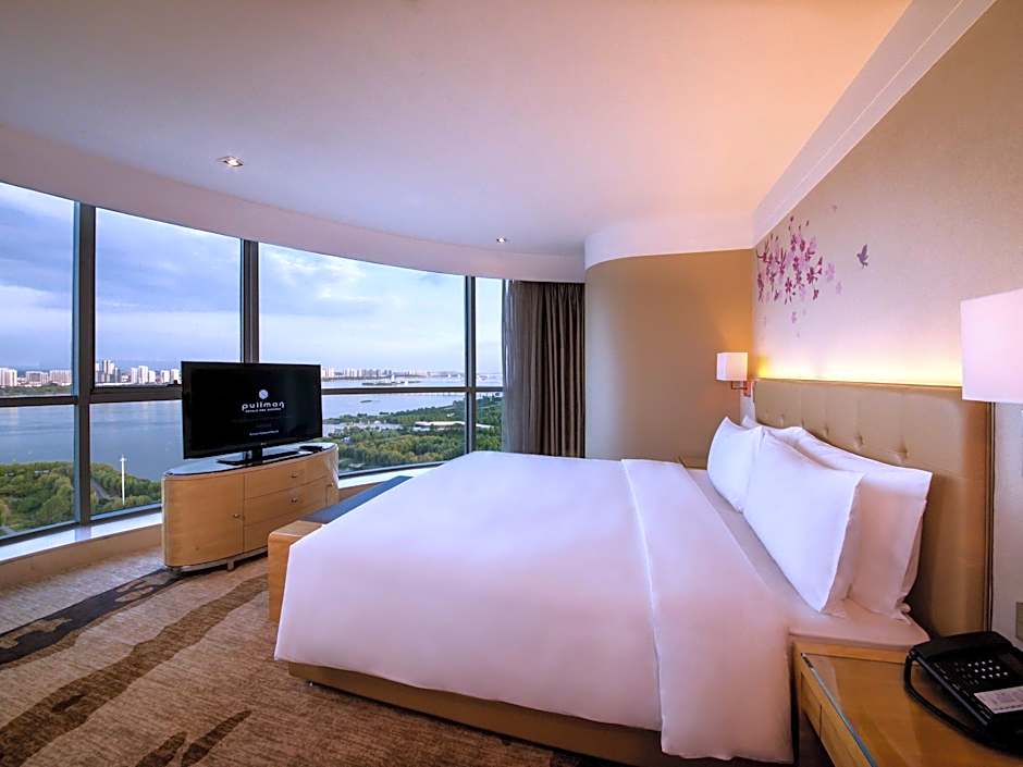Pullman Linyi Lushang Hotel