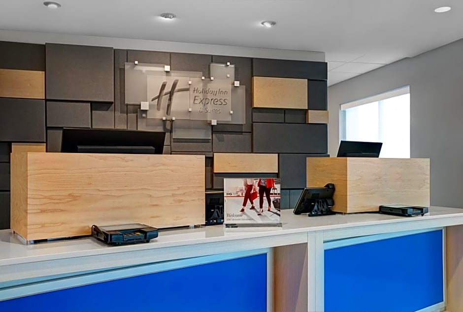 Holiday Inn Express And Suites Milwaukee - Brookfield By IHG