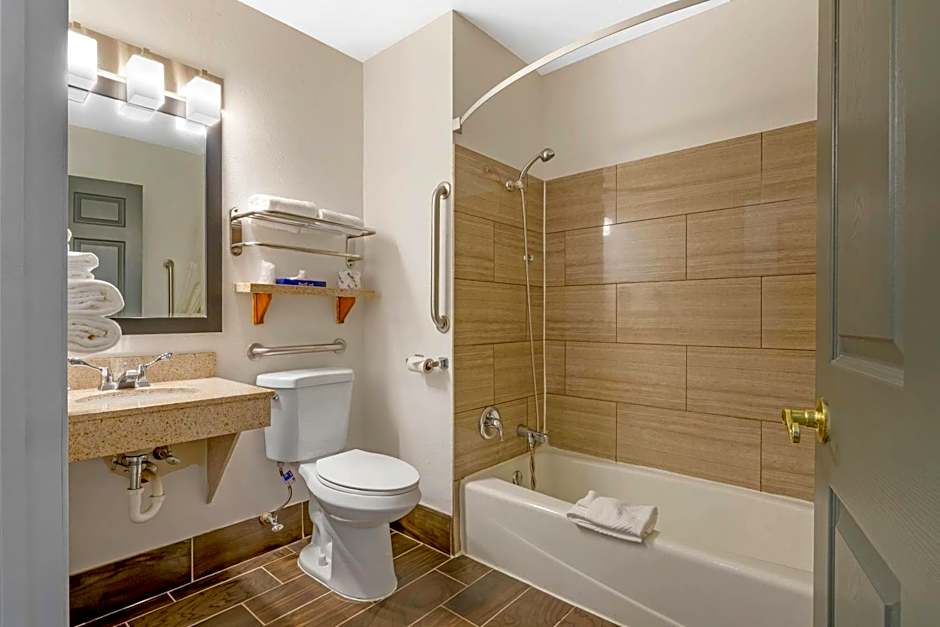 Quality Inn Mauston I-90