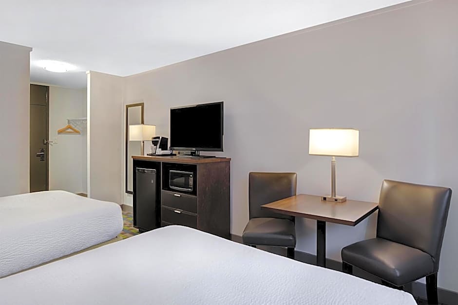 Days Inn by Wyndham Victoria Airport Sidney
