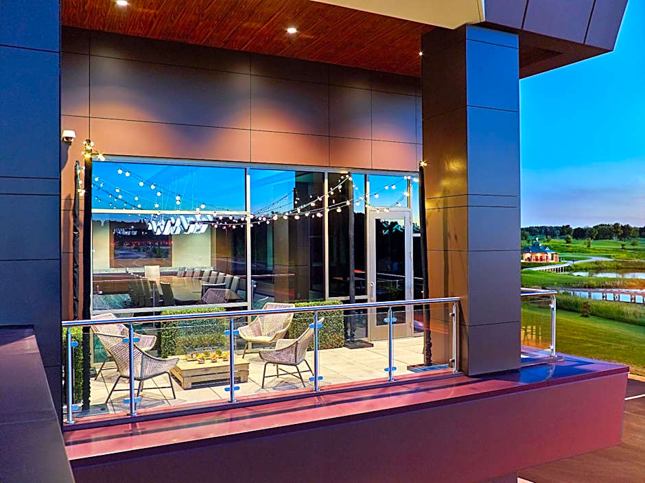 Mystic Lake Casino Hotel